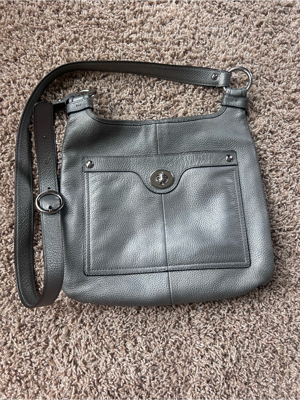 COACH 16533 Penelope Silver
Gray Swing pack Crossbody Bag